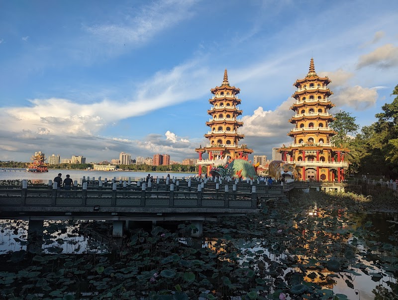 蓮池潭 - 高雄左營區親子景點