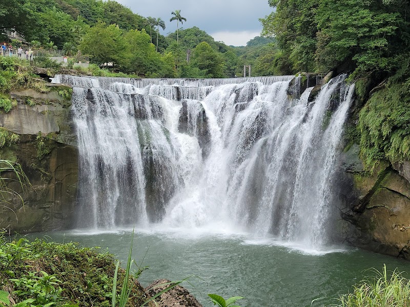 十分老街瀑布 - 新北平溪區親子景點